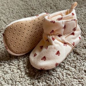 Baby shoes (8 pairs)